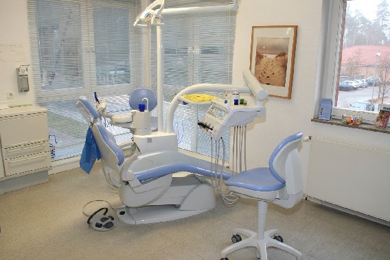 Implantatzentrum Blankenfelde - Dr. Yvonne Weisze und Kollegen in Blankenfelde - Logo
