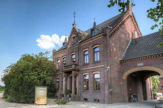 Balance GmbH & Co. KG - Wellness auf Gut Krusshof in Krefeld - Logo