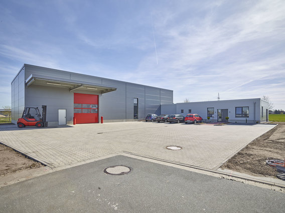 HB Fertigungs-GmbH in Brinkum Gemeinde Stuhr - Logo