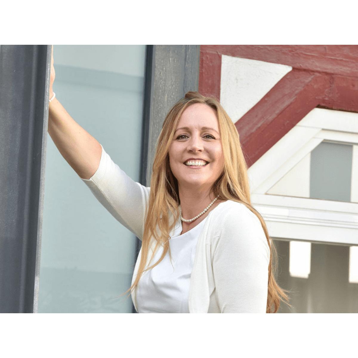 Anna Gloux Immobilien in Glashütten im Taunus - Logo