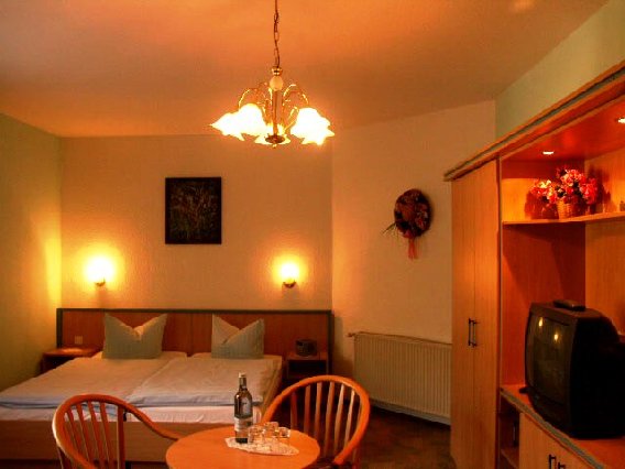Hotel & Gasthof Heidekrug in Plau am See - Logo