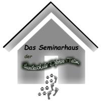 Das Seminarhaus der Hundeschule Pfoten-Team in Roßbach in Niederbayern - Logo